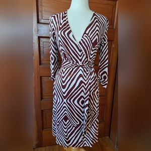 Diane von Furstenburg Iconic Wrap Dress Size 10 Brown/Cream 3/4 sleeves